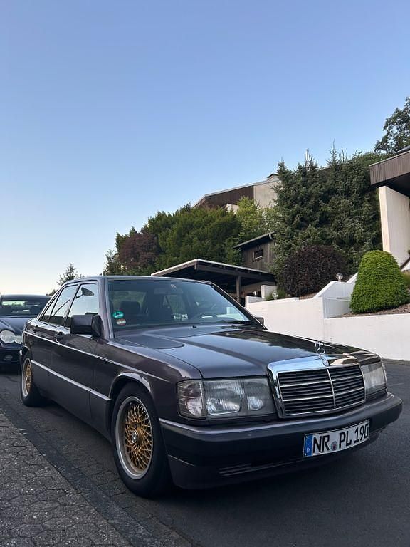Violet Gebraucht 1991 Mercedes 190 Limousine | 8.999 € - Bild 1/4