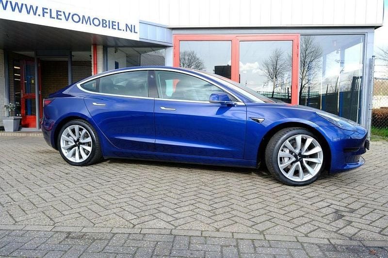 Gebraucht Tesla Model 3 Standard Range 175 kW (238 PS) 2020 Blau Limousine