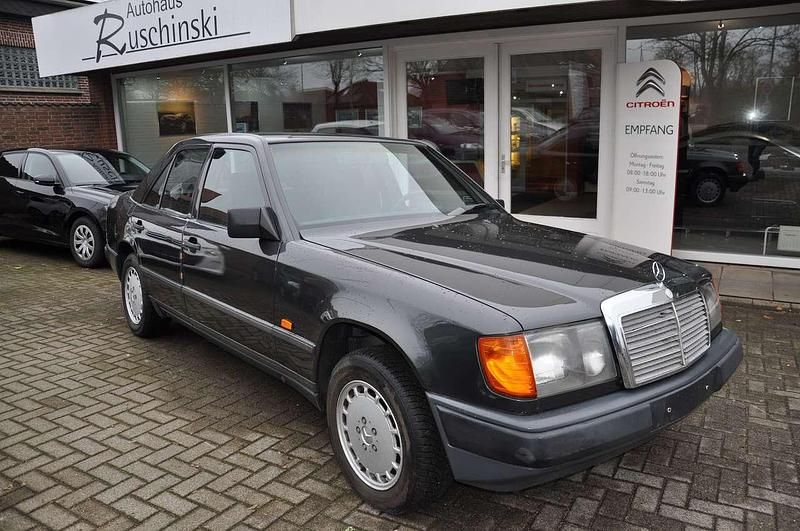 Second-hand Mercedes E250 90 CP (66 kW) 1989 Gri Berlinǎ
