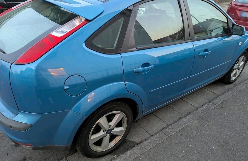 Usata Ford Focus 145 CV (106 kW) 2006 Blu Utilitaria