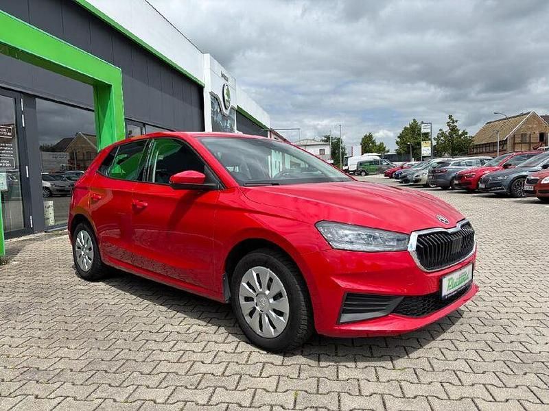 Gebraucht Skoda Fabia Active 80 PS (58 kW) 2022 Velvetrot metallic Kleinwagen