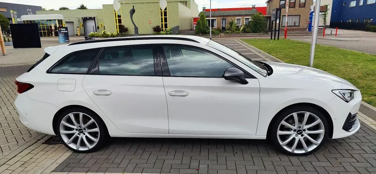 Second-hand Cupra Leon VZ 245 CP (180 kW) 2023 Alb Break