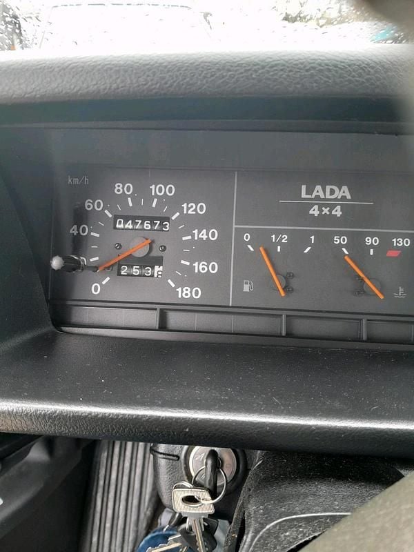 Gebraucht Lada Nova 82 PS (60 kW) 2009 Grün SUV