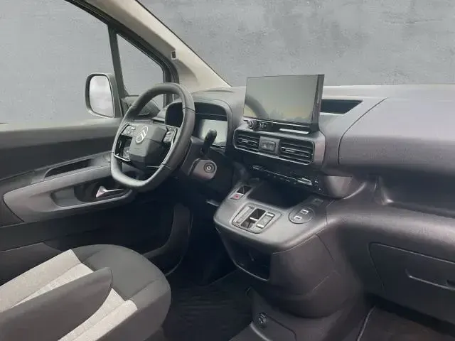 Gebraucht Citroën Berlingo 131 PS (96 kW) 2026 Lack grau artense/typ aussenve Van / Kleinbus