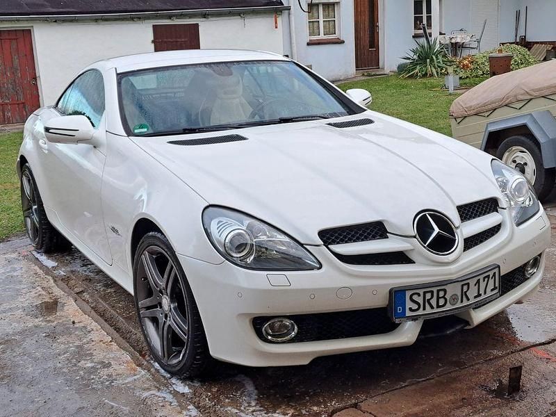 Weiß Gebraucht 2009 Mercedes SLK200 2LOOK Edition Cabrio | 9.990 € (Fairer Preis) - Bild 1/4