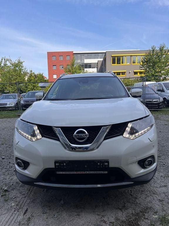 Weiß Gebraucht 2017 Nissan X-Trail N-Vision SUV | 7.999 € - Bild 1/4