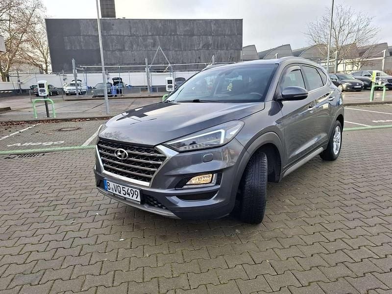 Grau Gebraucht 2019 Hyundai Tucson Premium SUV | 17.500 € (Guter Preis) - Bild 1/4