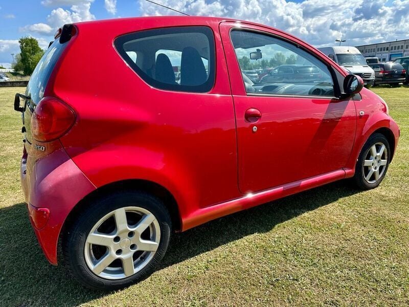 Gebraucht Toyota Aygo Cool 68 PS (50 kW) 2006 Rot Kleinwagen