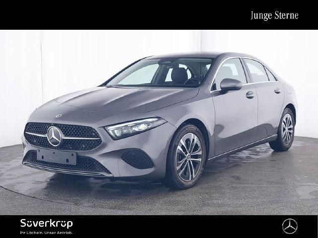 Grau Gebraucht 2023 Mercedes A200 Progressive Limousine | 29.170 € (Fairer Preis) - Bild 1/4