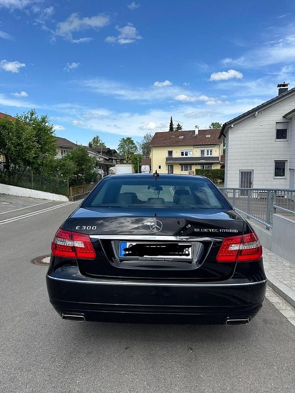 Gebraucht Mercedes E300 Avantgarde 229 PS (168 kW) 2012 Schwarz Limousine