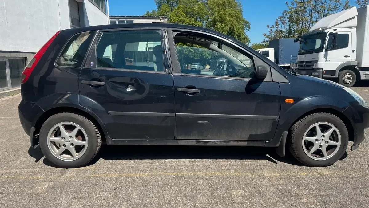 Gebraucht Ford Fiesta 80 PS (58 kW) 2002 Schwarz Kleinwagen