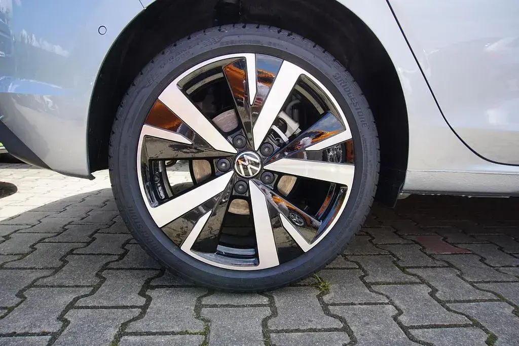Neu VW Golf VIII Life 116 PS (85 kW) 2026 Silber Limousine