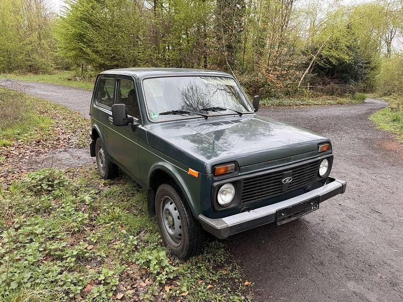 Grün Gebraucht 2008 Lada niva SUV | 4.400 € - Bild 1/4