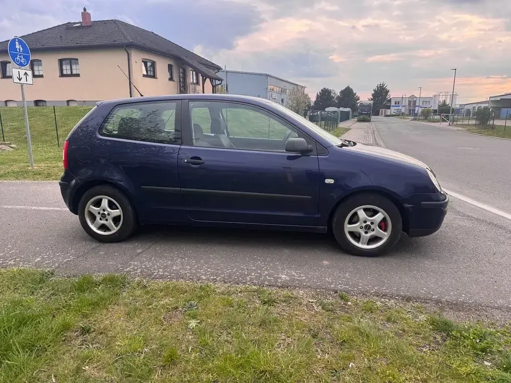 Usata VW Polo Trendline 75 CV (55 kW) 2002 Blu Berlina