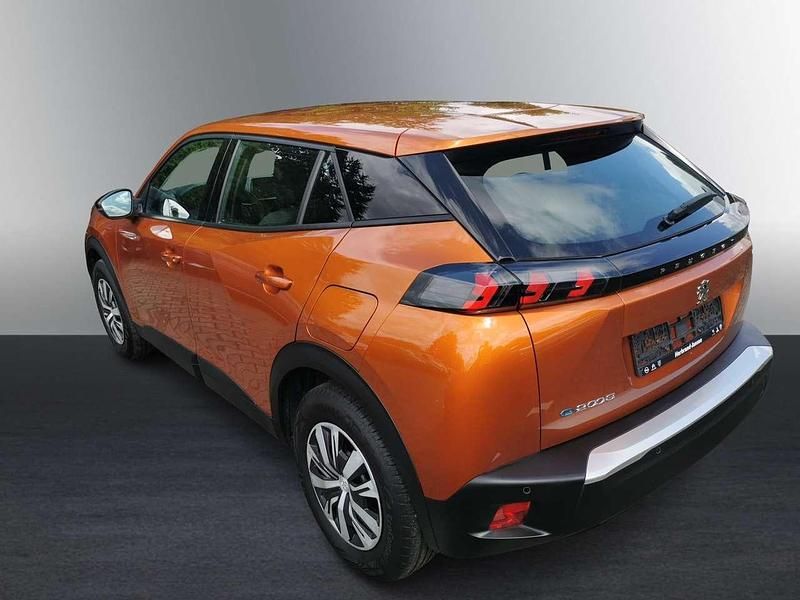 Gebraucht Peugeot e-2008 100 kW (136 PS) 2022 Lackierung orange fusion/typ a SUV