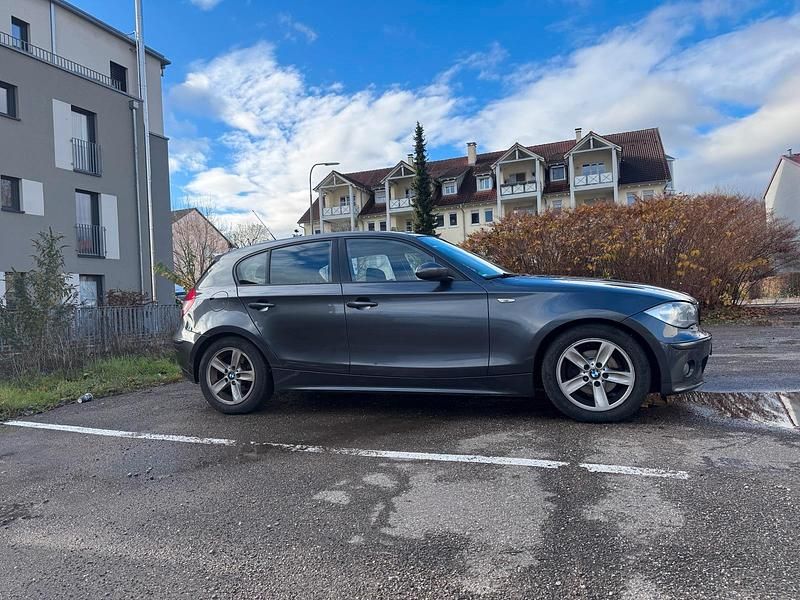Gebraucht BMW 118 130 PS (95 kW) 2005 Grau Kleinwagen