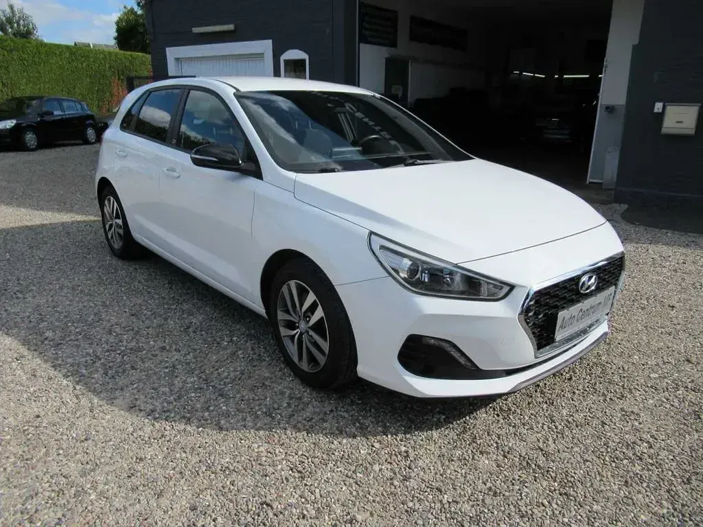 Gebraucht Hyundai i30 GO! 120 PS (88 kW) 2019 Weiß Limousine