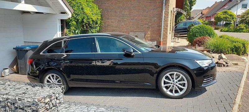 Schwarz Gebraucht 2018 Audi A4 Kombi | 18.000 € (Fairer Preis) - Bild 1/4