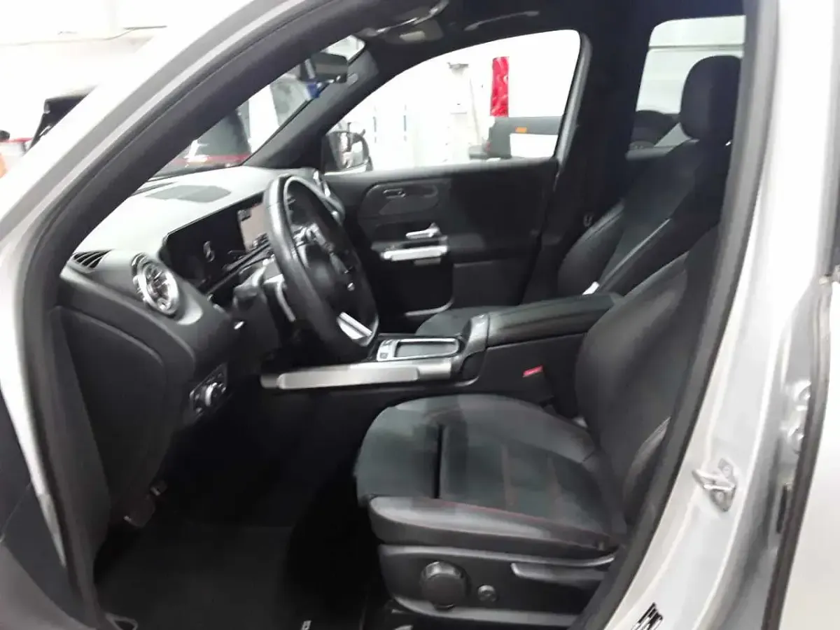 Gebraucht Mercedes GLB220 Advanced Plus 190 PS (139 kW) 2024 Iridiumsilber metallic SUV
