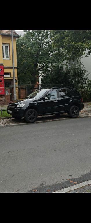 Gebraucht Mercedes ML320 224 PS (164 kW) 2007 Schwarz SUV