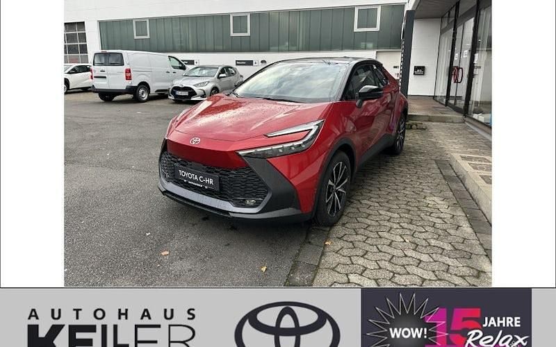 Karminarot mica / dach schwarz Gebraucht 2025 Toyota C-HR Team SUV | 41.960 € (Teuer) - Bild 1/4