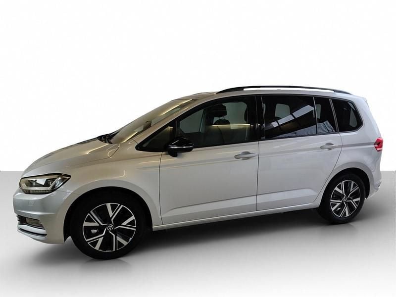 Gebraucht VW Touran Highline 150 PS (110 kW) 2023 Silber Van / Kleinbus