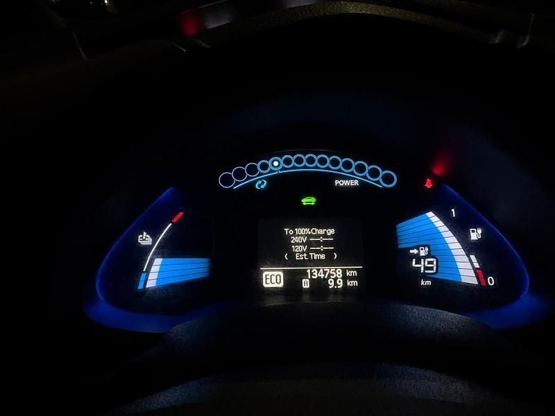 Gebraucht Nissan Leaf 58 kW (80 PS) 2011 Silber Kleinwagen