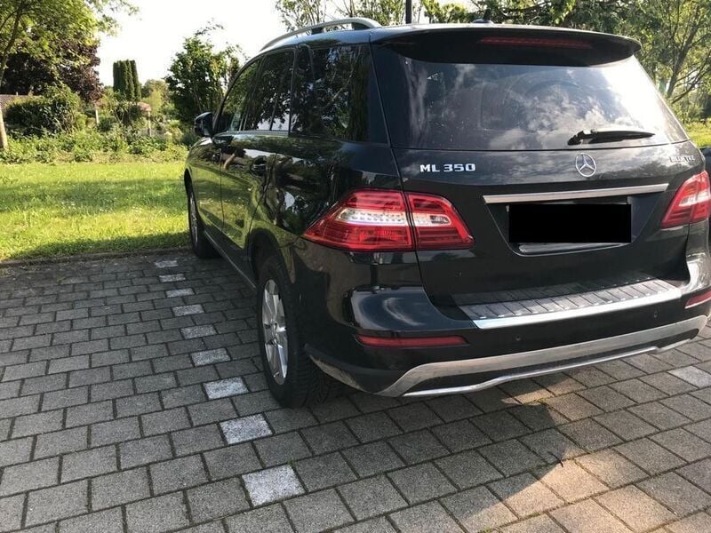 Schwarz Gebraucht 2012 Mercedes ML350 SUV | 22.000 € (Etwas zu teuer) - Bild 1/4