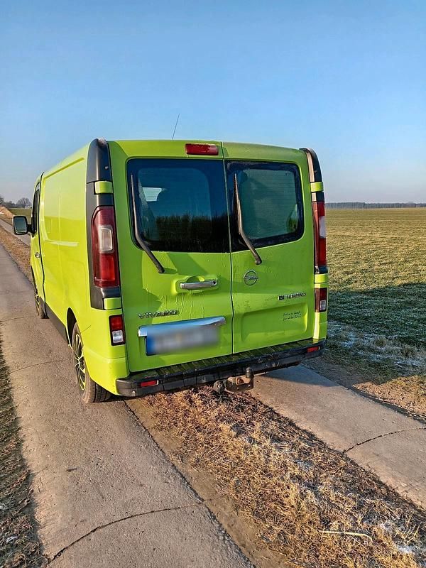 Gebraucht Opel Vivaro 150 PS (110 kW) 2016 Grün Van / Kleinbus