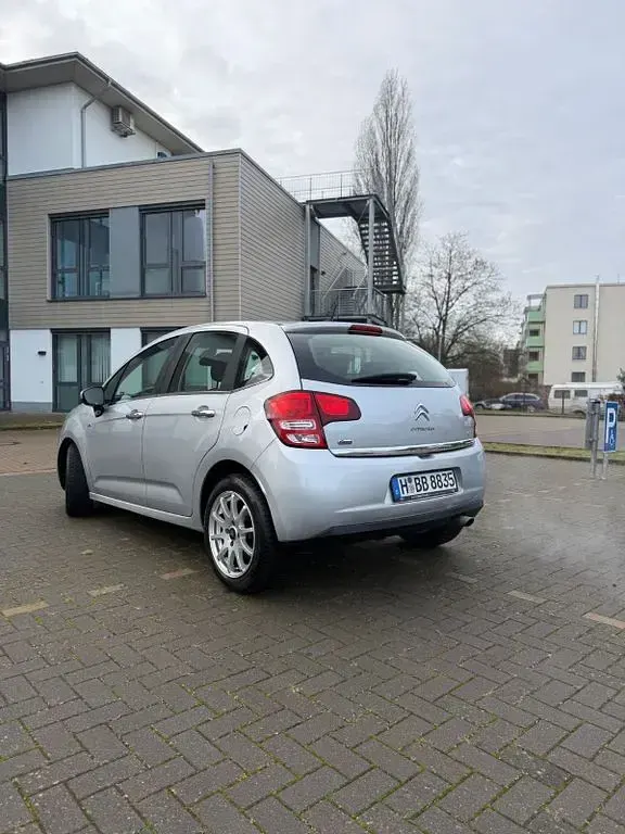 Usado Citroën C3 92 CV (67 kW) 2013 Plateado Berlina