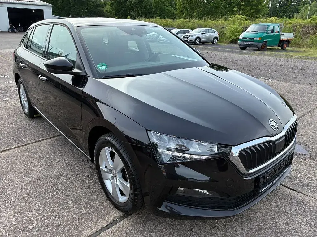 Gebraucht Skoda Scala Ambition 110 PS (80 kW) 2023 Schwarzmagic perleffekt Kleinwagen