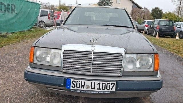 Gebraucht Mercedes 250 90 PS (66 kW) 1992 Braun Limousine