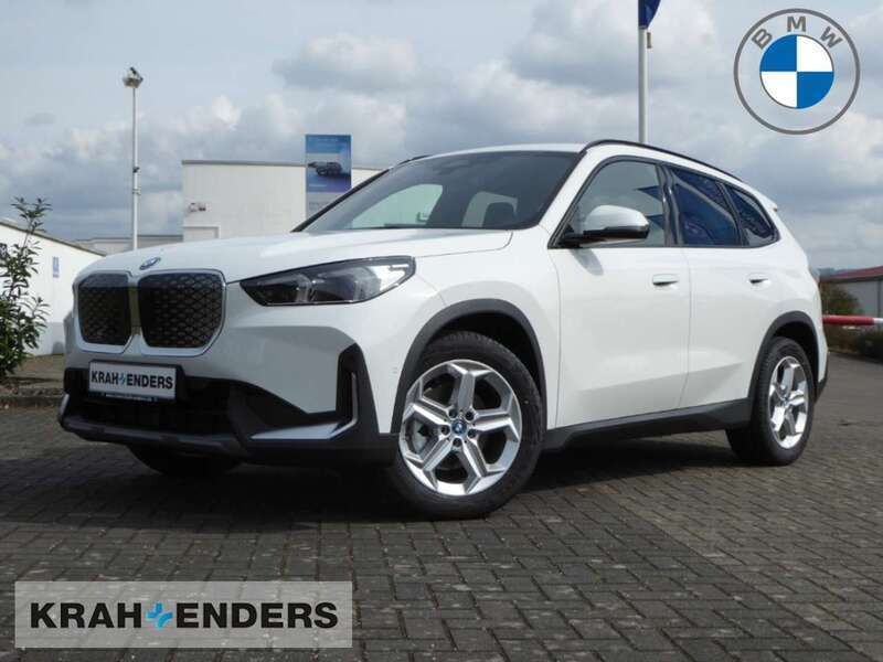 Alpinweiß uni Gebraucht 2024 BMW iX1 Shadowline SUV | 42.990 € (Fairer Preis) - Bild 1/4