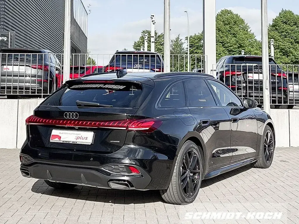 Gebraucht Audi A5 Sport 299 PS (219 kW) 2026 Schwarz Kombi