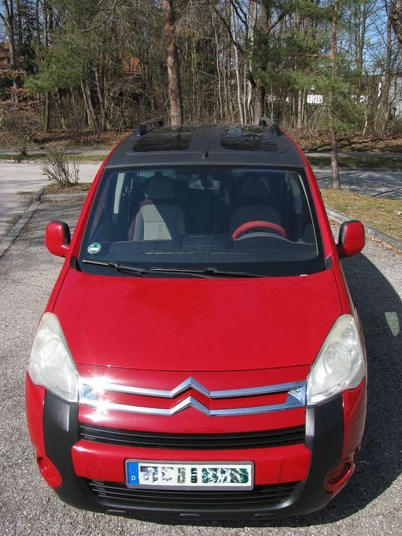 Gebraucht Citroën Berlingo 92 PS (67 kW) 2011 Rot Van / Kleinbus