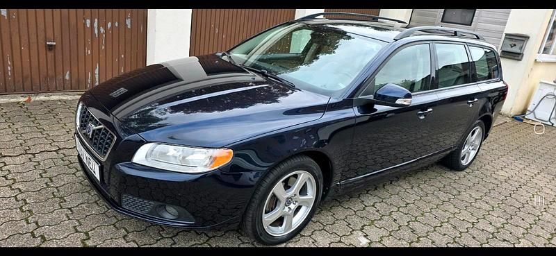 Blau Gebraucht 2008 Volvo V70 Kombi | 5.490 € (Etwas zu teuer) - Bild 1/4