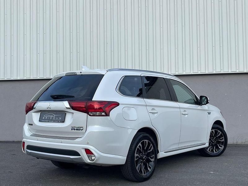 Gebraucht Mitsubishi Outlander P-HEV Top 203 PS (149 kW) 2018 Weiß SUV