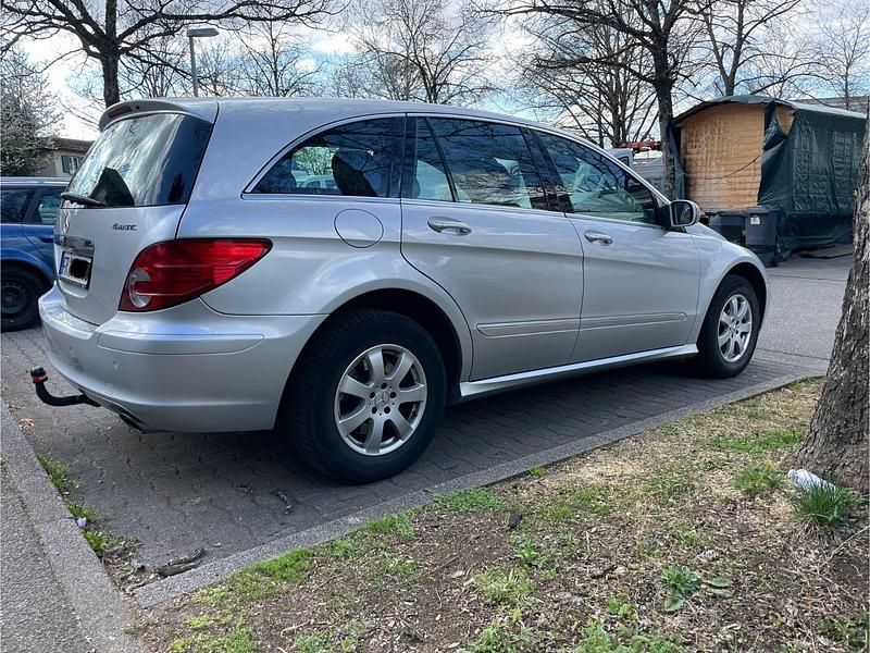 Silber Gebraucht 2007 Mercedes R350 Van / Kleinbus | 7.000 € (Etwas zu teuer) - Bild 1/4