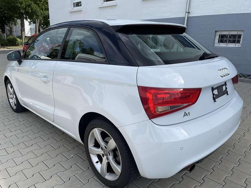 Gebraucht Audi A1 Attraction 90 PS (66 kW) 2013 Weiss Kleinwagen
