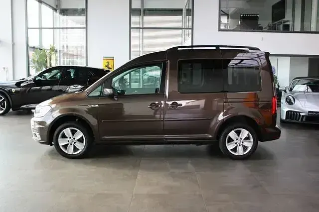 Second-hand VW Caddy Comfortline 150 CP (110 kW) 2017 Maro Monovolum