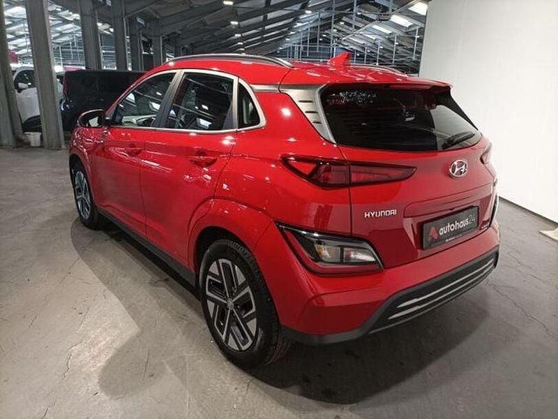 Gebraucht Hyundai Kona Select 100 kW (136 PS) 2022 Rot SUV