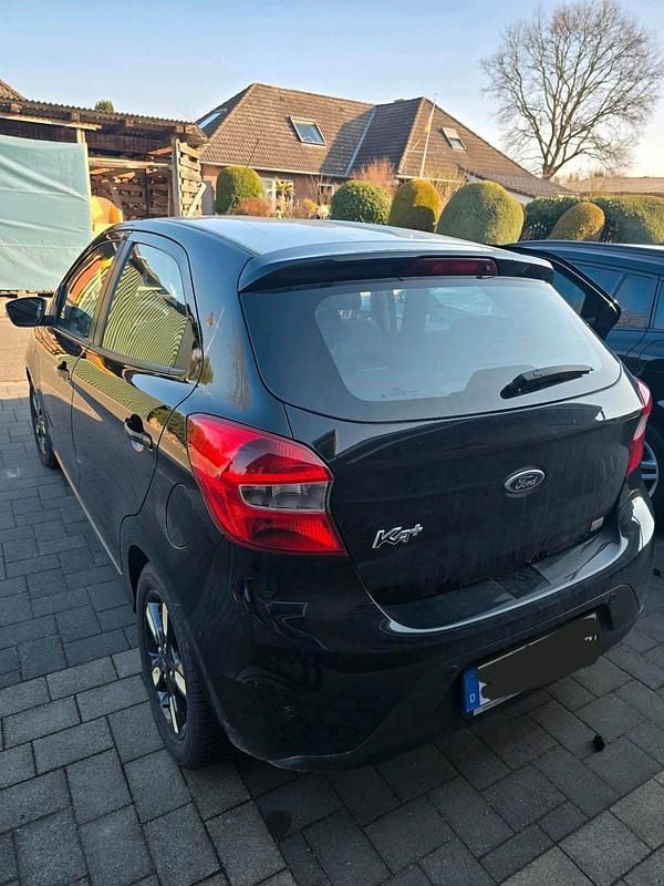 Gebraucht Ford Ka Plus 85 PS (62 kW) 2017 Schwarz Kleinwagen
