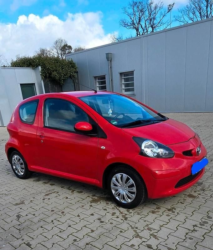 Rot Gebraucht 2007 Toyota Aygo Kleinwagen | 1.750 € (Fairer Preis) - Bild 1/4