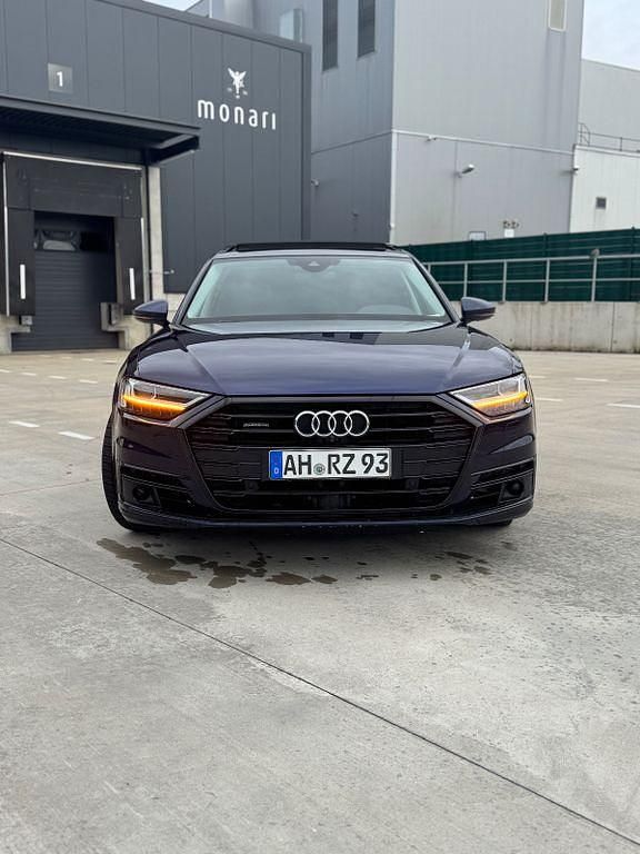 Blau Gebraucht 2018 Audi A8 Comfort Limousine | 36.000 € (Superpreis) - Bild 1/4