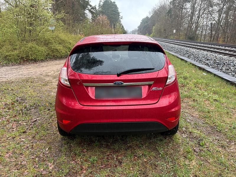 Gebraucht Ford Fiesta 95 PS (69 kW) 2016 Rot Kleinwagen