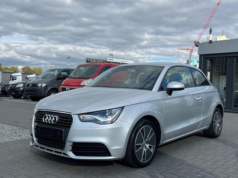 Gebraucht Audi A1 Attraction 86 PS (63 kW) 2011 Silber Kleinwagen