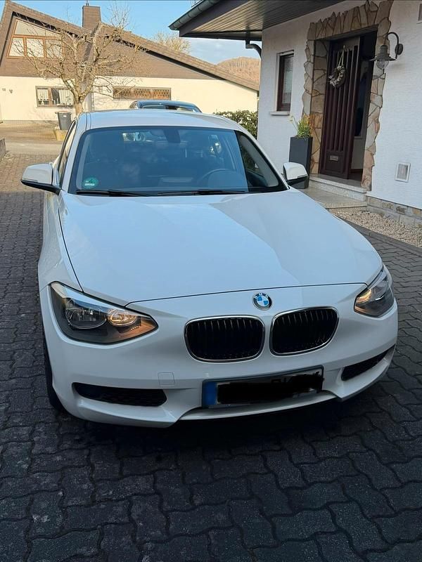 Gebraucht BMW 114 102 PS (75 kW) 2013 Weiß Kleinwagen