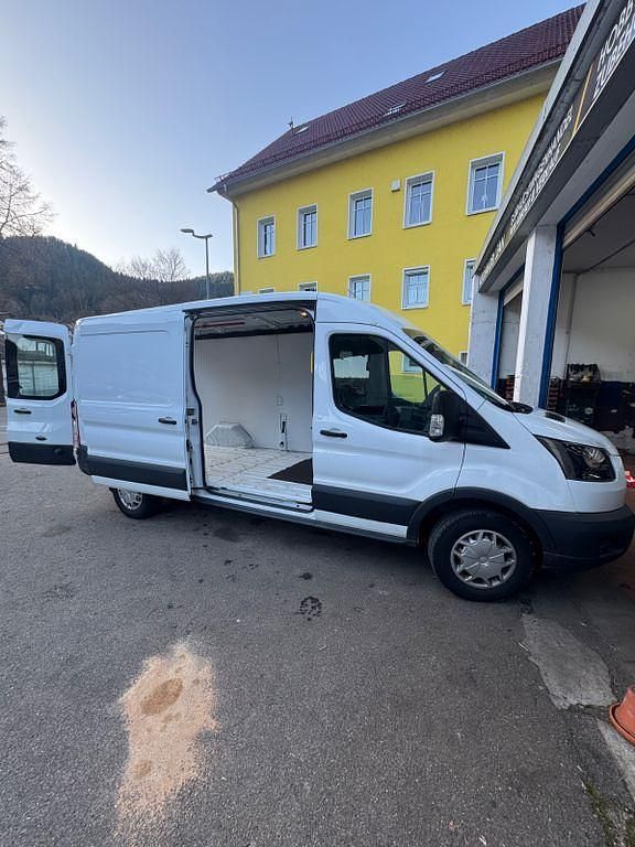 Second-hand Ford Transit 170 CP (125 kW) 2018 Alb Monovolum