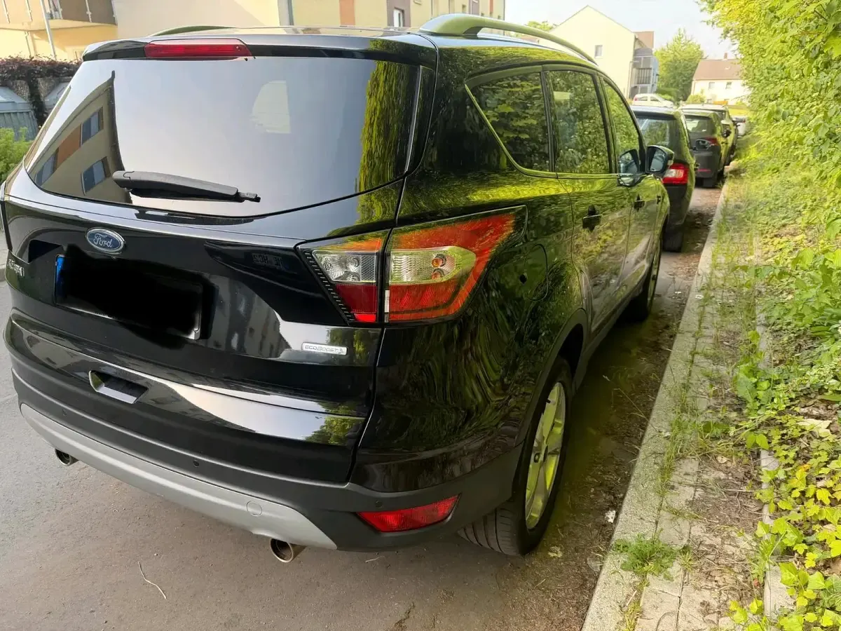 Usado Ford Kuga 175 HP (128 kW) 2019 Preto SUV