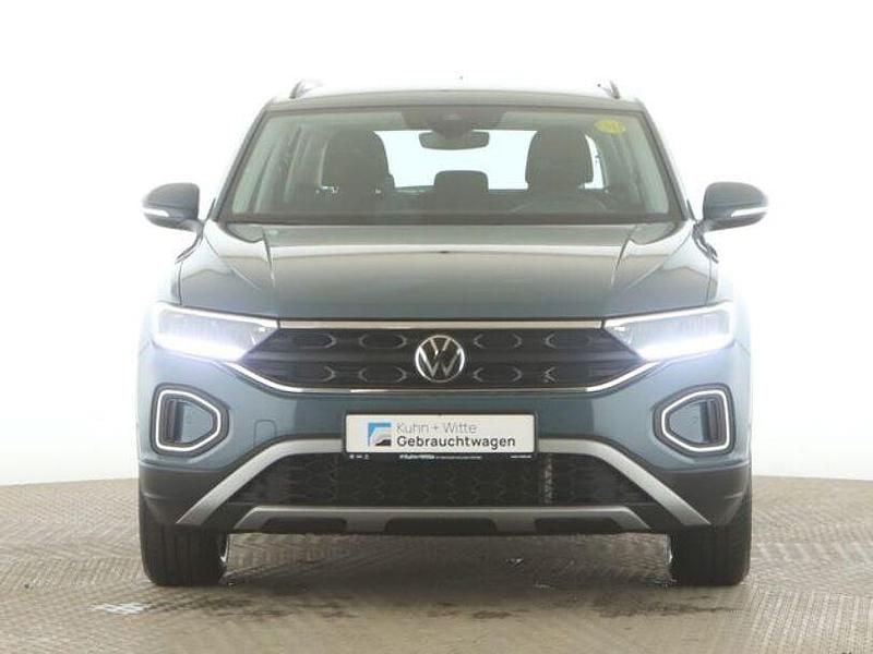 Second-hand VW T-Roc Life 150 CP (110 kW) 2023 Albastru SUV